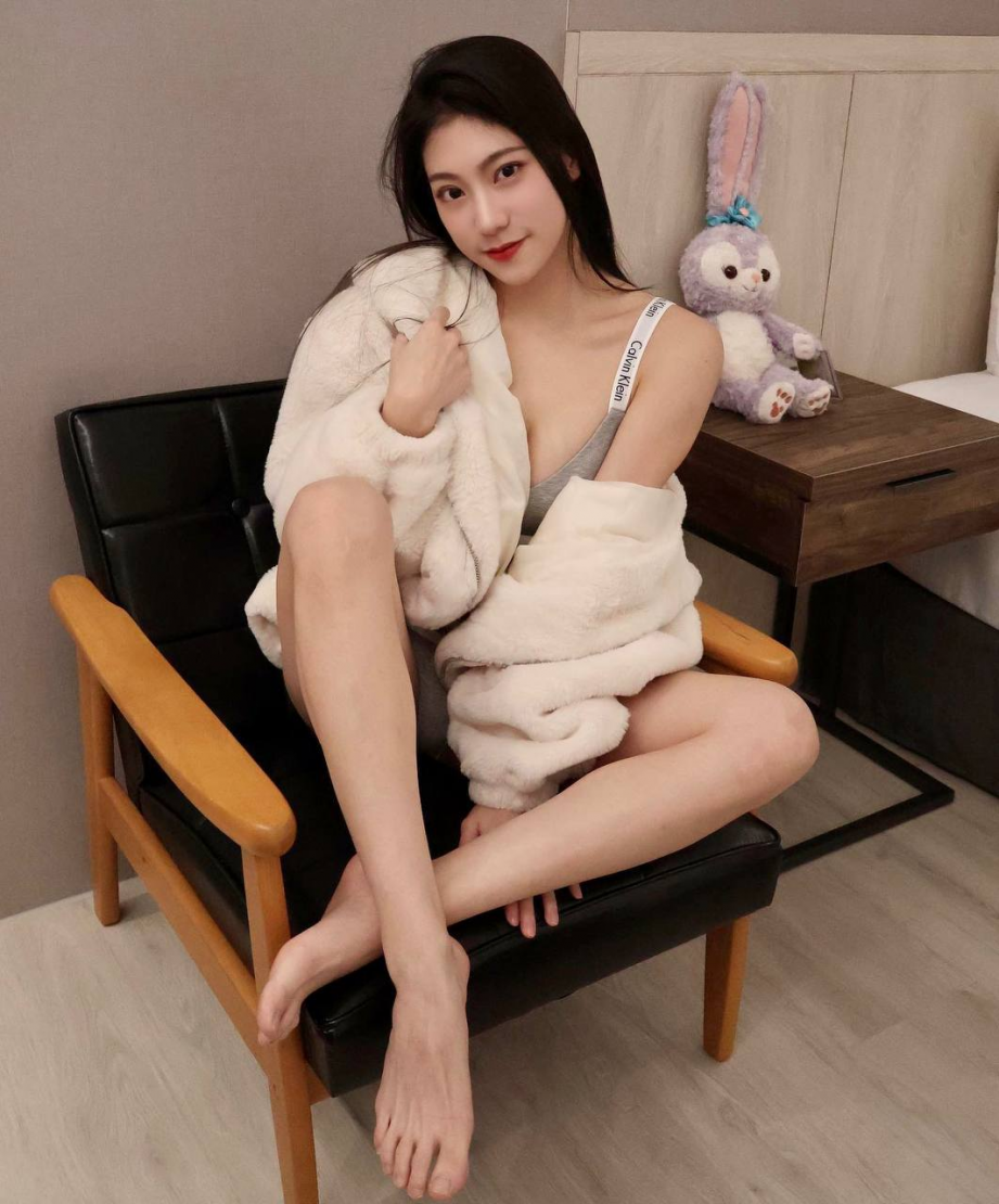 童顏巨乳 很可愛 賴tea231年輕學生妹_中部茶訊/樓鳳