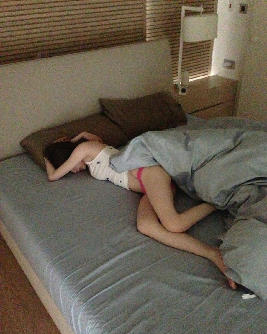王心凌的[內褲床照]流出_P1_藝人走光_麗的娛樂網