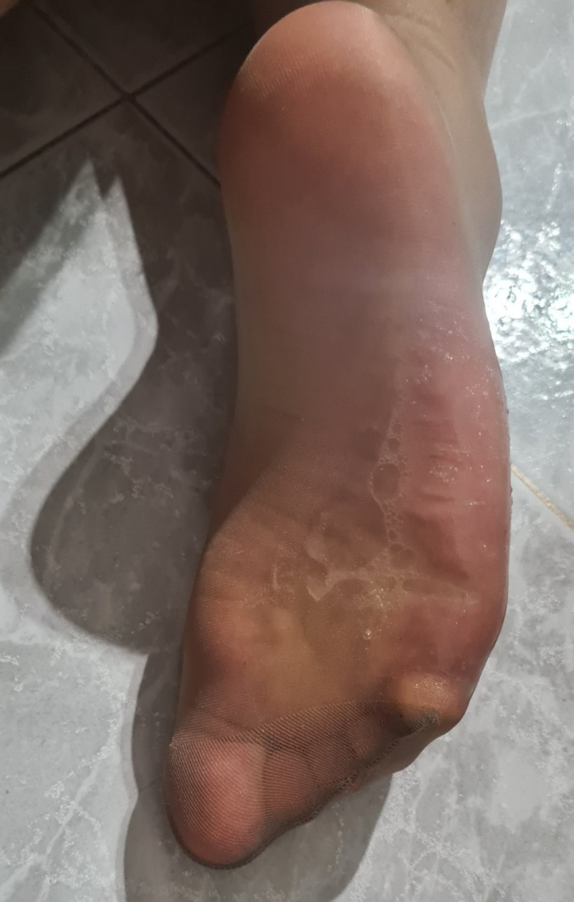 女孩穿著充滿精液的絲襪_其他情色貼圖
